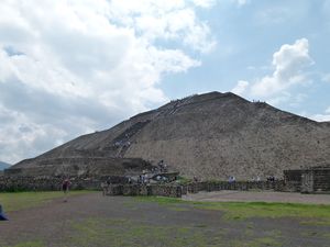 Sonnenpyramide.jpg
