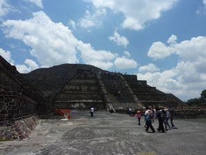 Mondpyramide.jpg